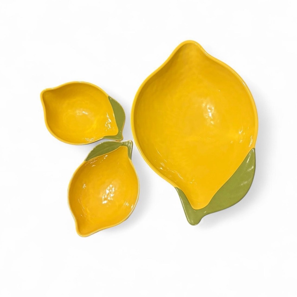 NWOT Lemon-Shaped Yellow and Green Plastic Bowl Set